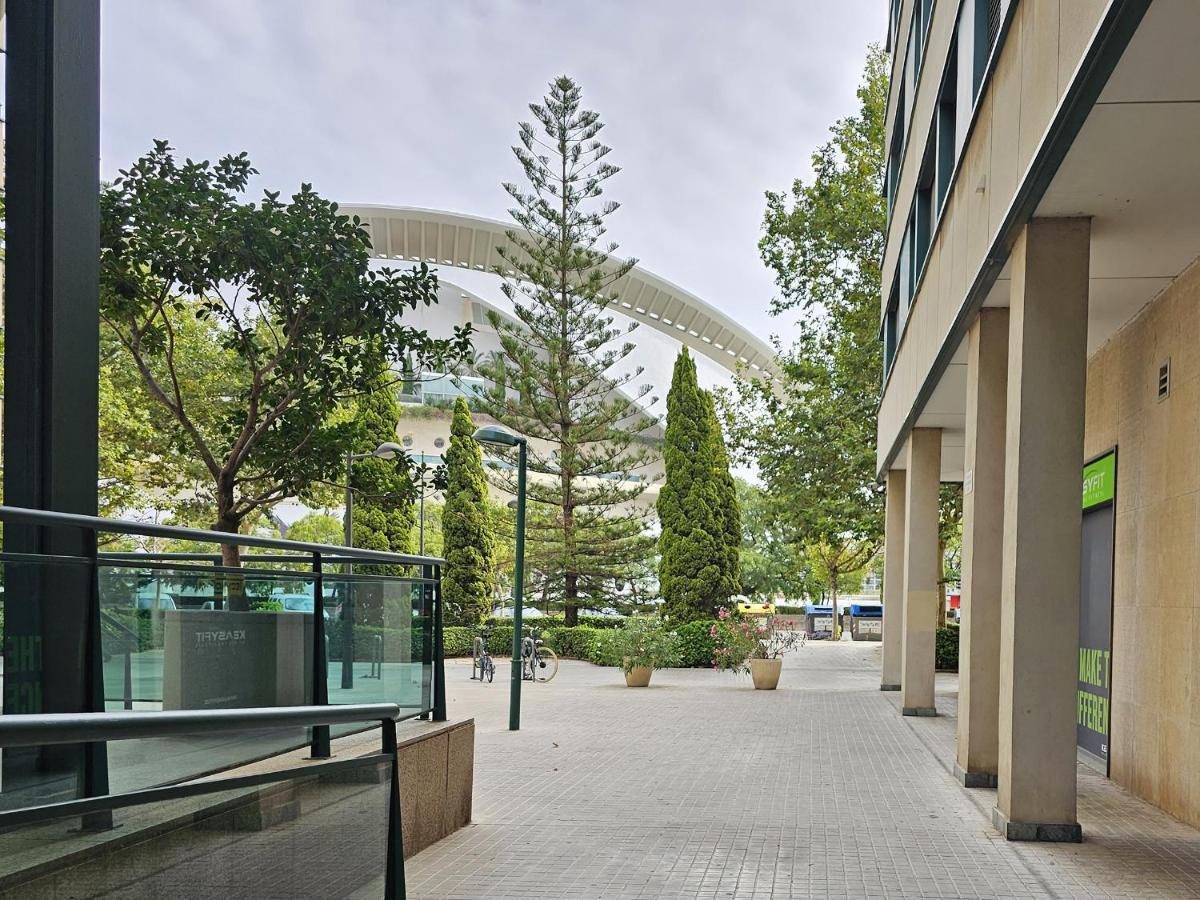 Apartamentos Las Ciencias K Valencia Luaran gambar